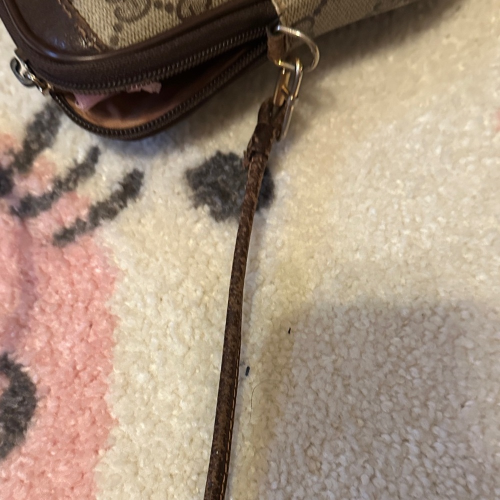 Gucci Beige and Brown GG Vintage Crossbody Bag - Picture 4 of 17